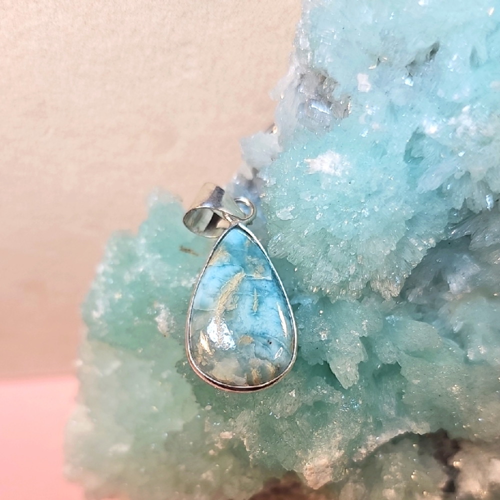 Larimar Silver Teardrop Necklace with Elegant Design